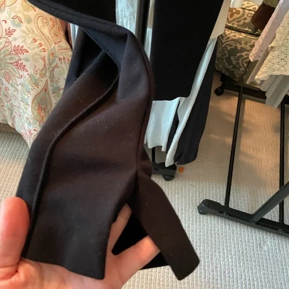 Cache size 4 black leggings with seam down front- also has slit on ankle - Picture 4 of 6